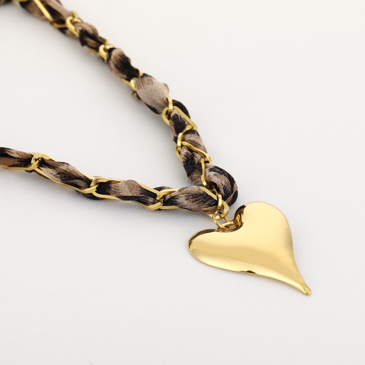 Stoffen panter ketting met bedel hart