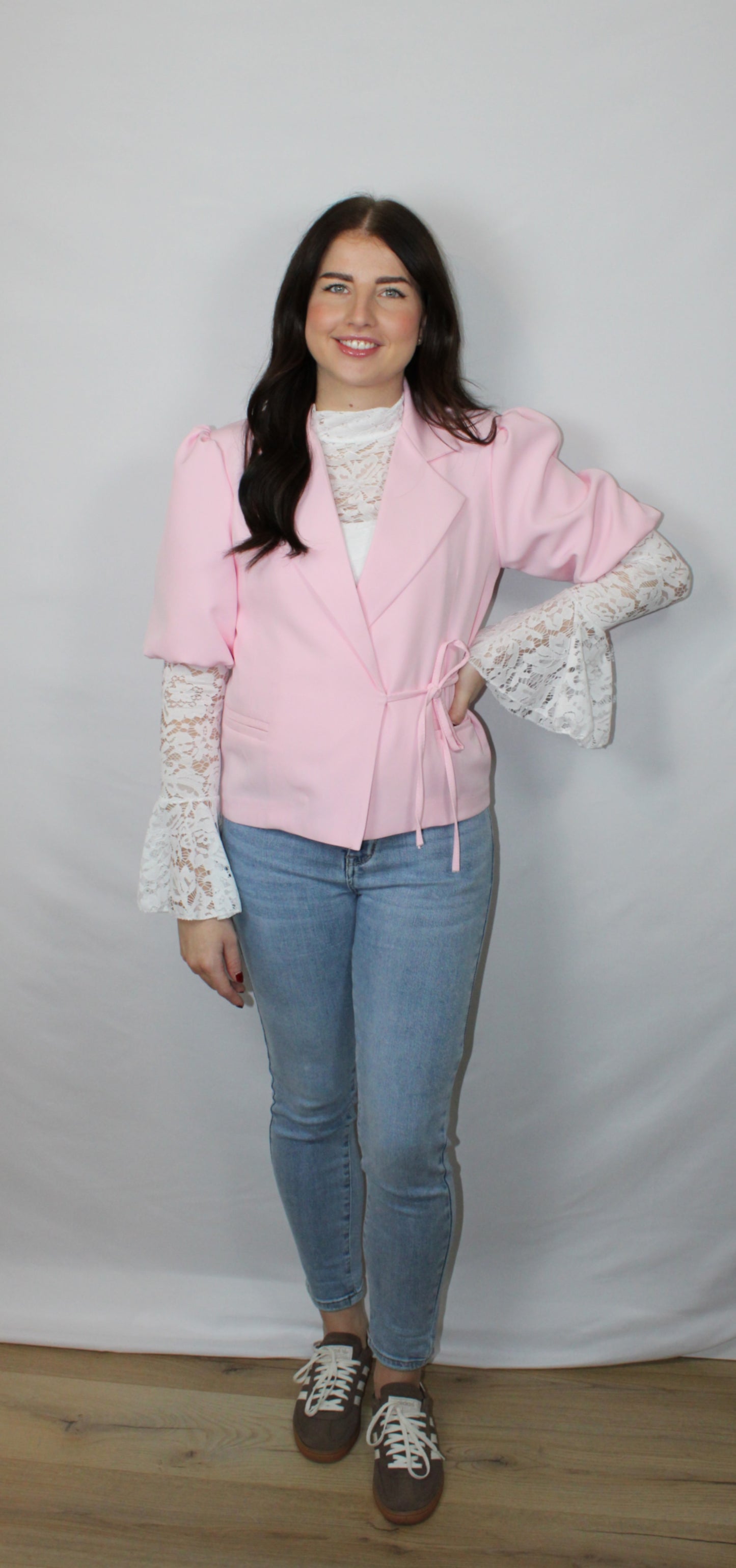Stijlvolle lichtroze wrap blazer met pofmouwen | Myjewellen