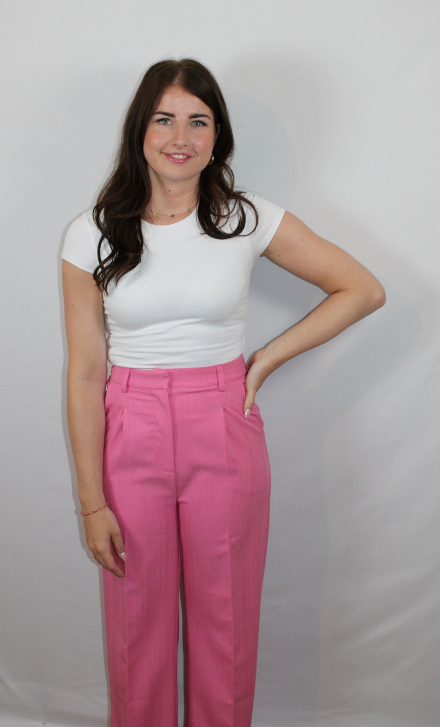 White basic tee Ella – tijdloze dames top met korte mouwen | Myjewellen