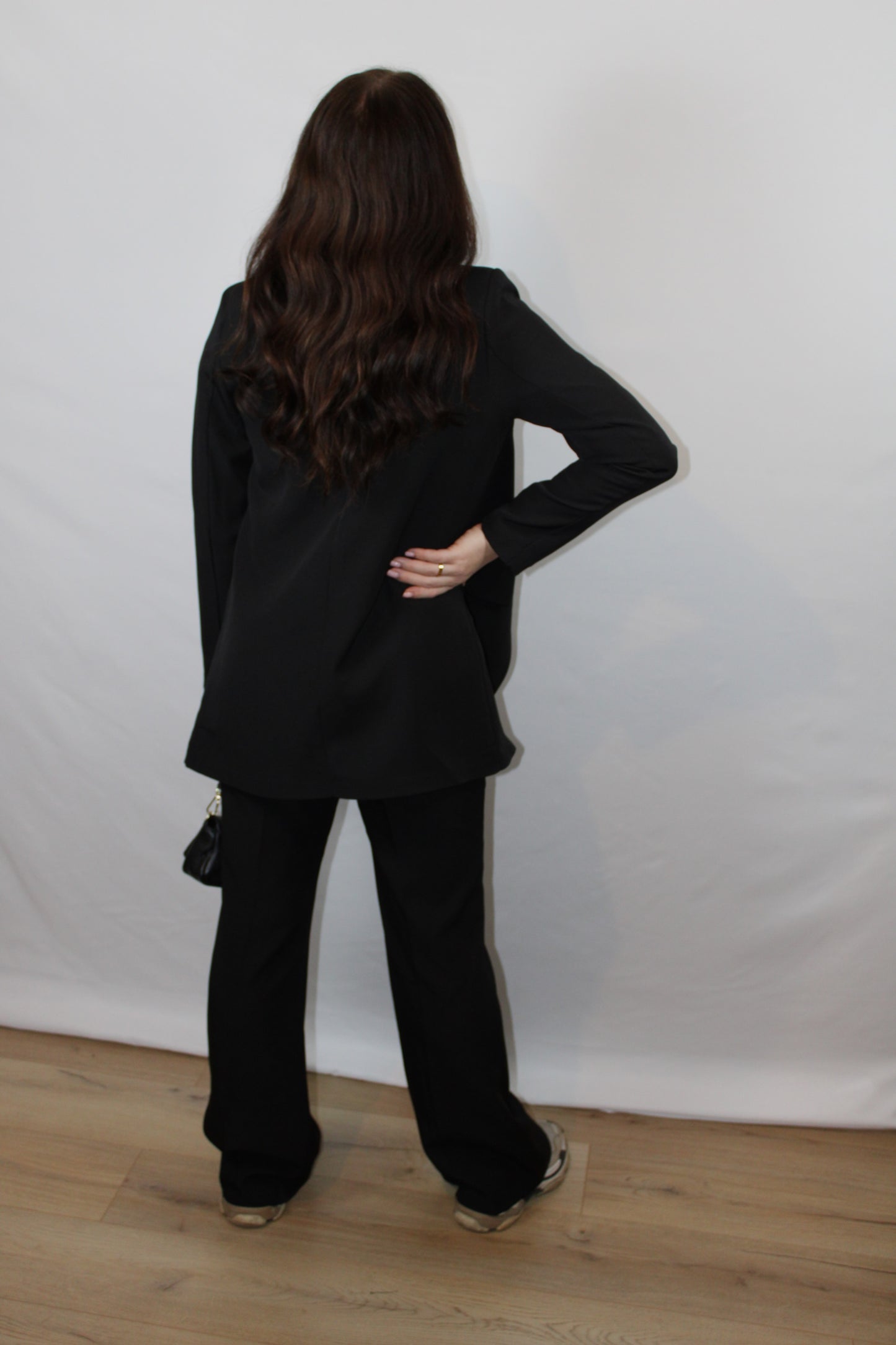 Zwarte elegante regular fit dames pantalon met blazer met stretch van Myjewellen