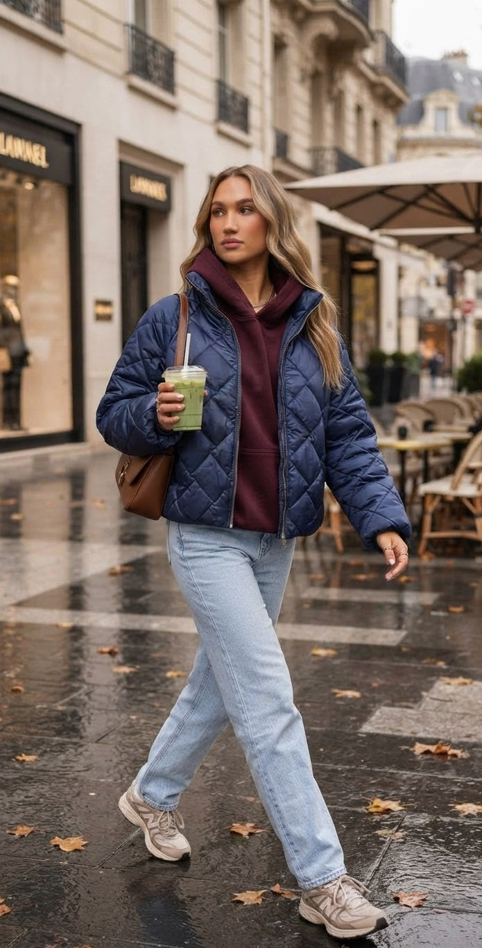 Autumn City Elegance: De Ultieme Blauwe Puffer Look