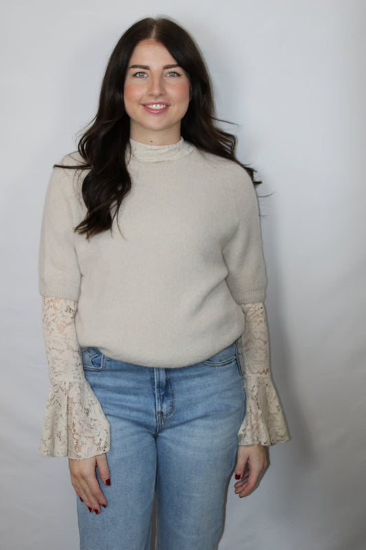 Oversized off white alpaca top met korte mouw, zachte wolmix en one size pasvorm geschikt voor maat S t/m XL | Myjewellen