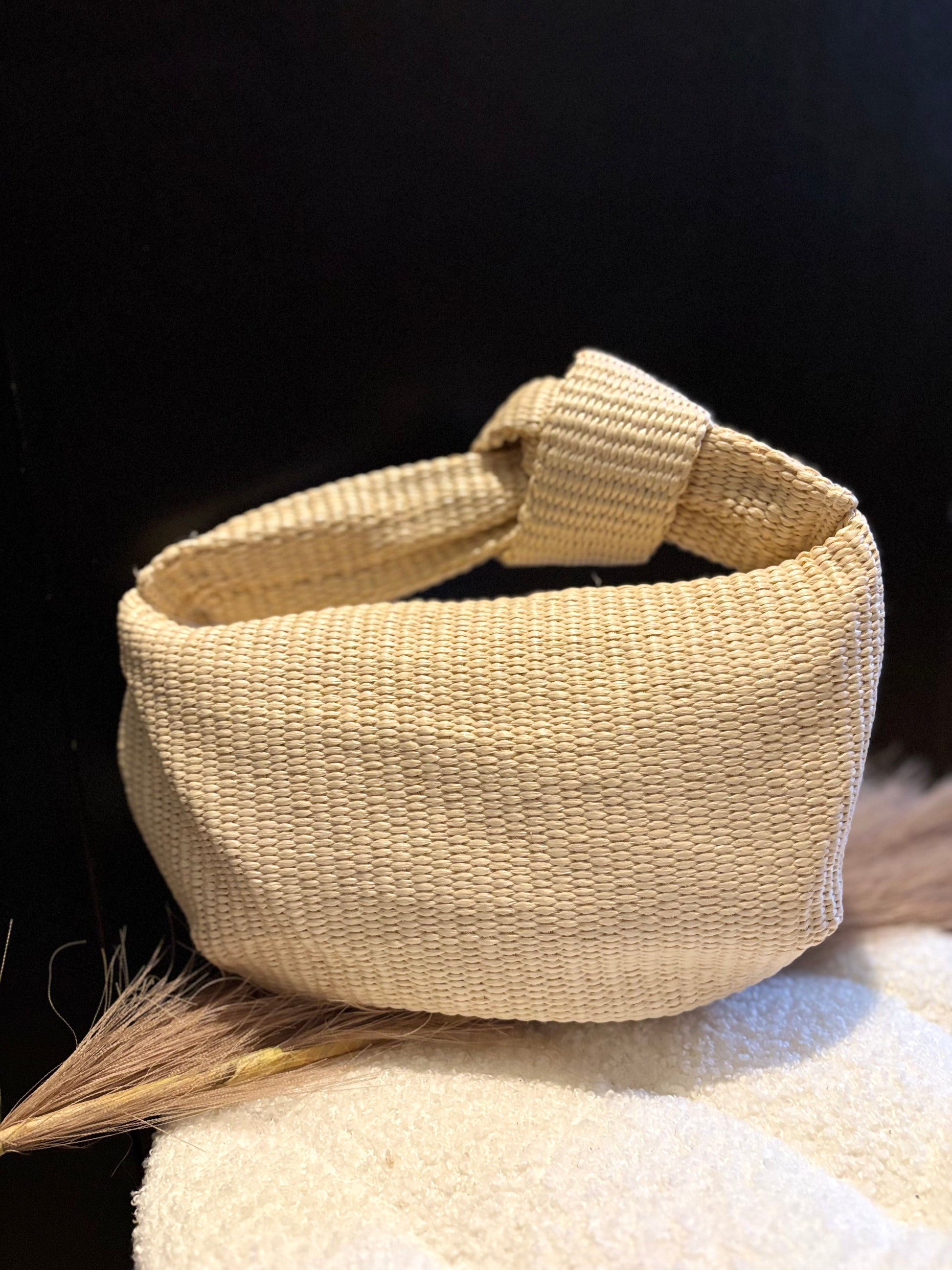 Beige Bag Ayla | stijlvolle tas met gevlochten patroon en ruim hoofdvak | Myjewellen