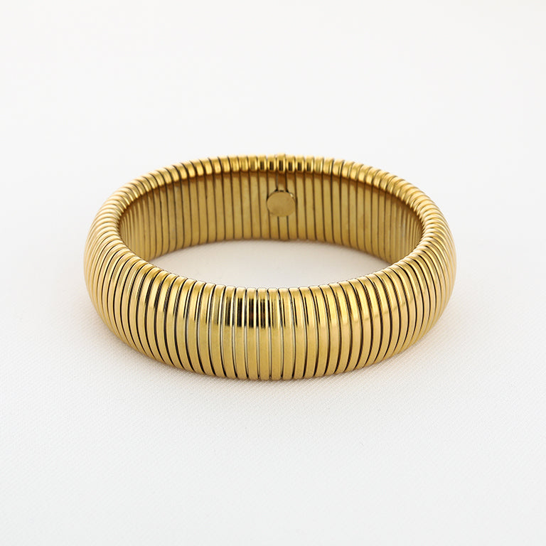 Bangle Nora goud – elegante goudkleurige armband met luxe uitstraling | Myjewellen