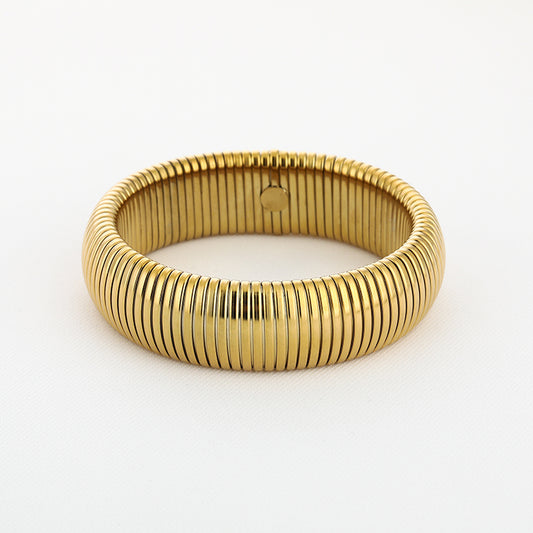 Bangle Nora goud – elegante goudkleurige armband met luxe uitstraling | Myjewellen