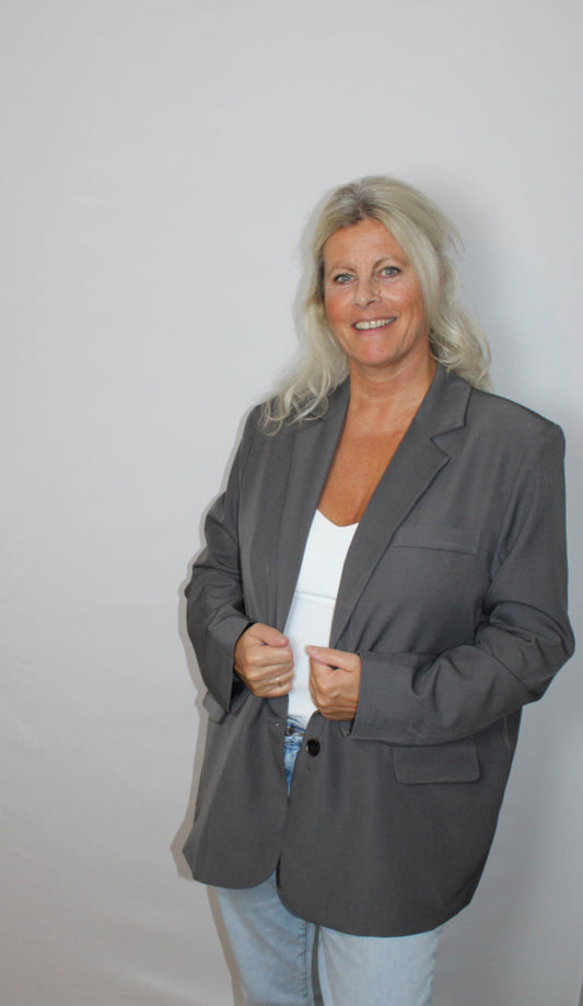 Oversized blazer grijs | moderne damesblazer met splitrug en luxe uitstraling | Myjewellen