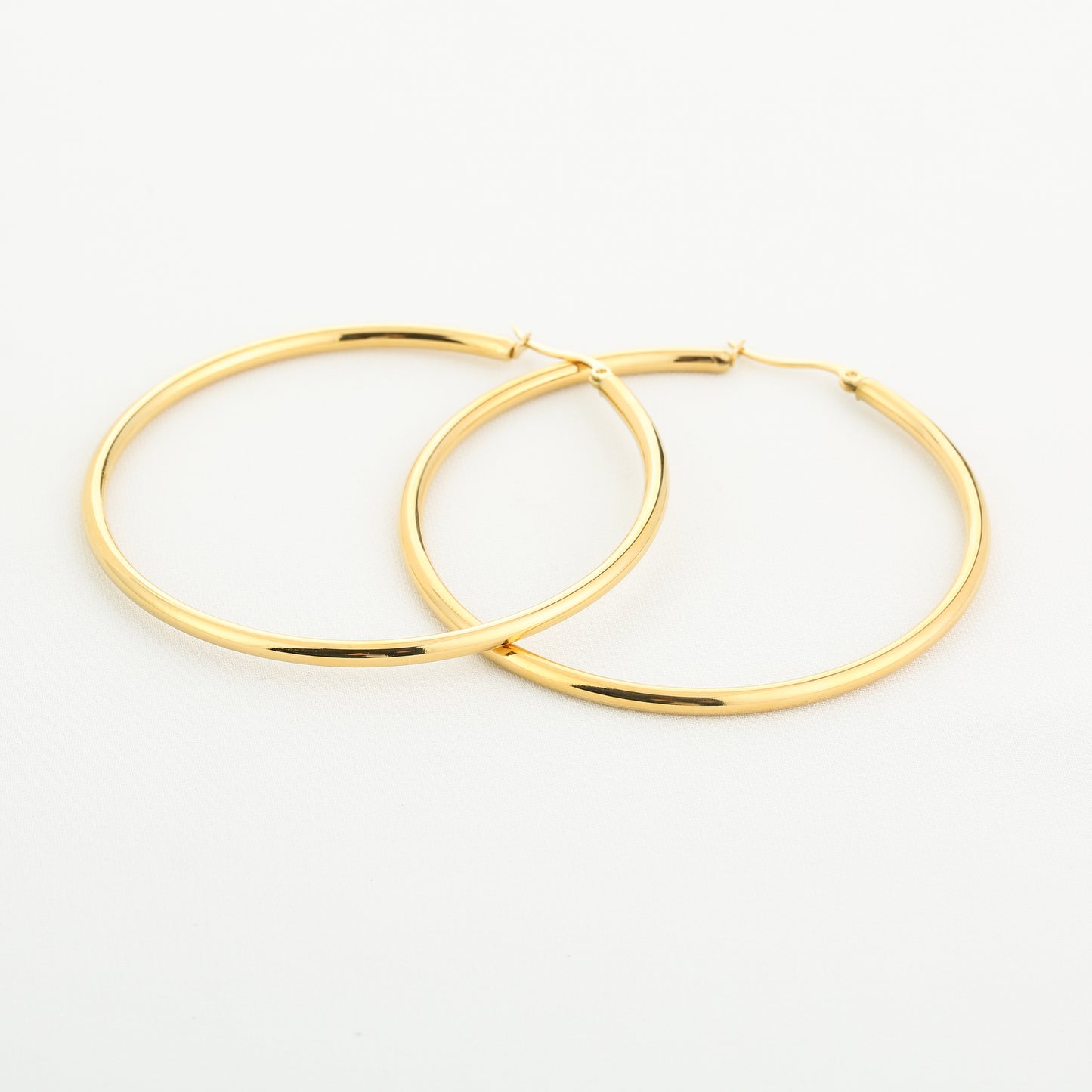 Goudkleurige grote oorringen | tijdloze statement oorbellen | Myjewellen