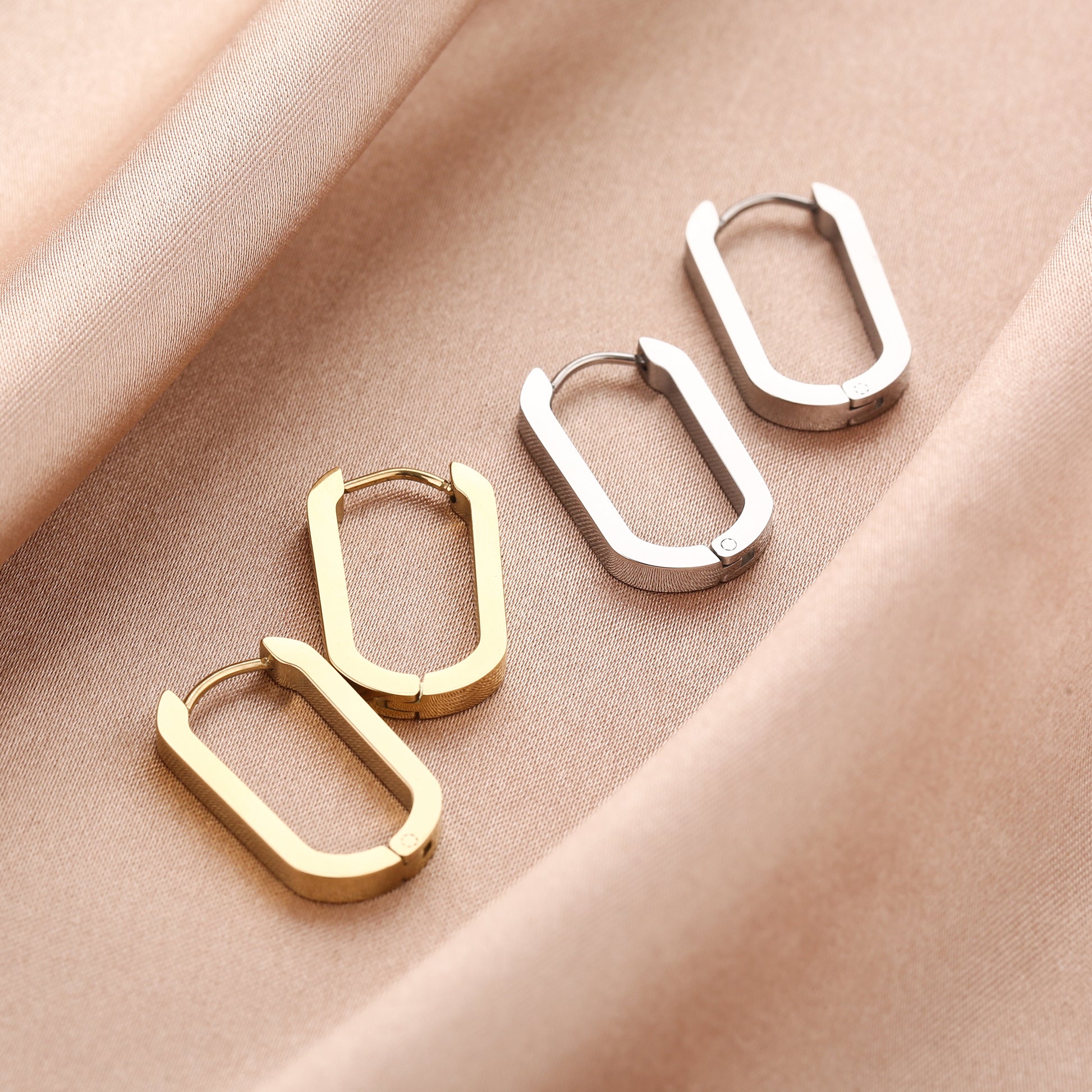 Rechthoekige hoop earrings – minimalistische oorbellen in goud of zilver | Myjewellen