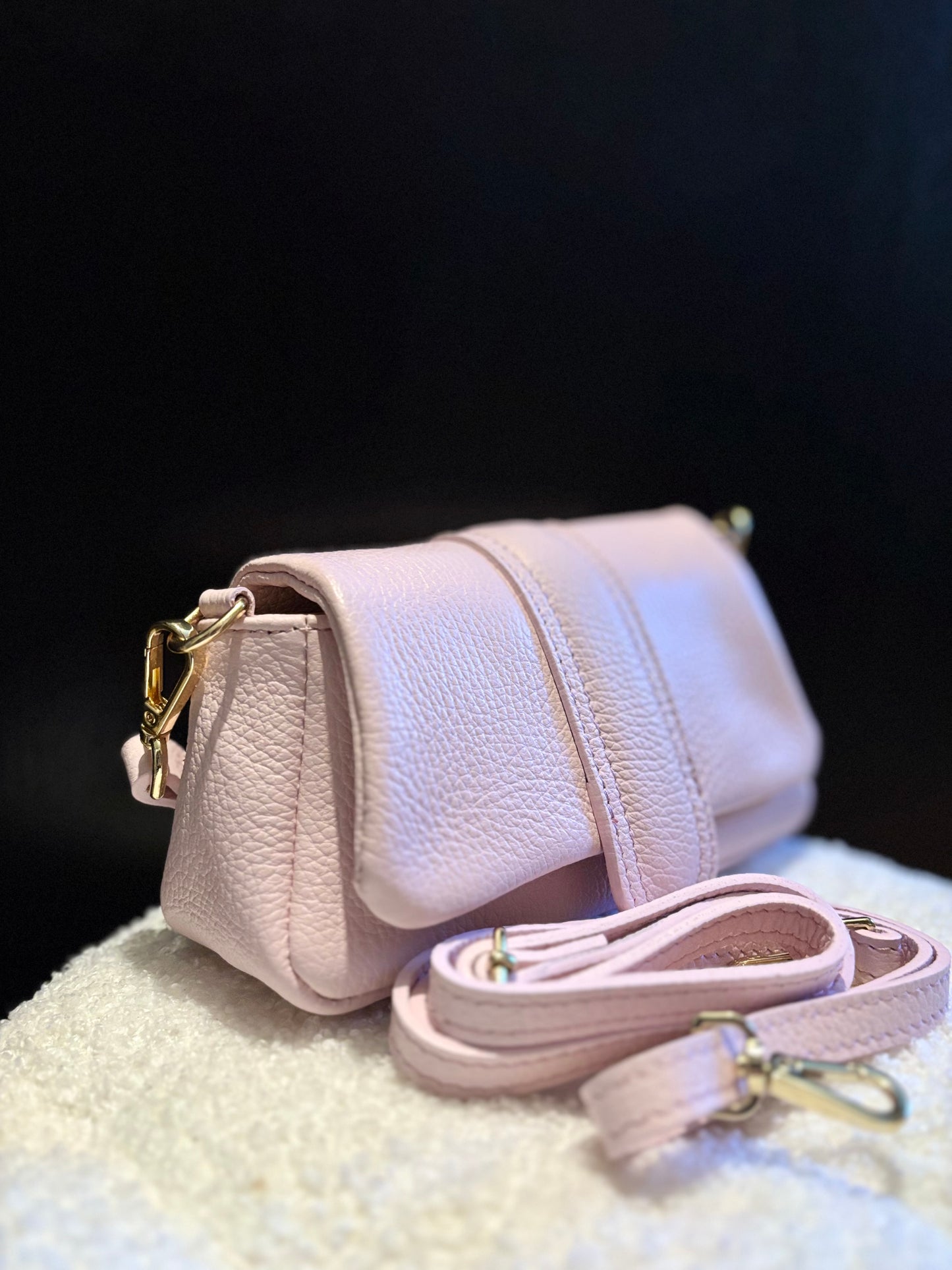 Lichtroze leren schoudertas Rosa | luxe en minimalistische damestas | Myjewellen