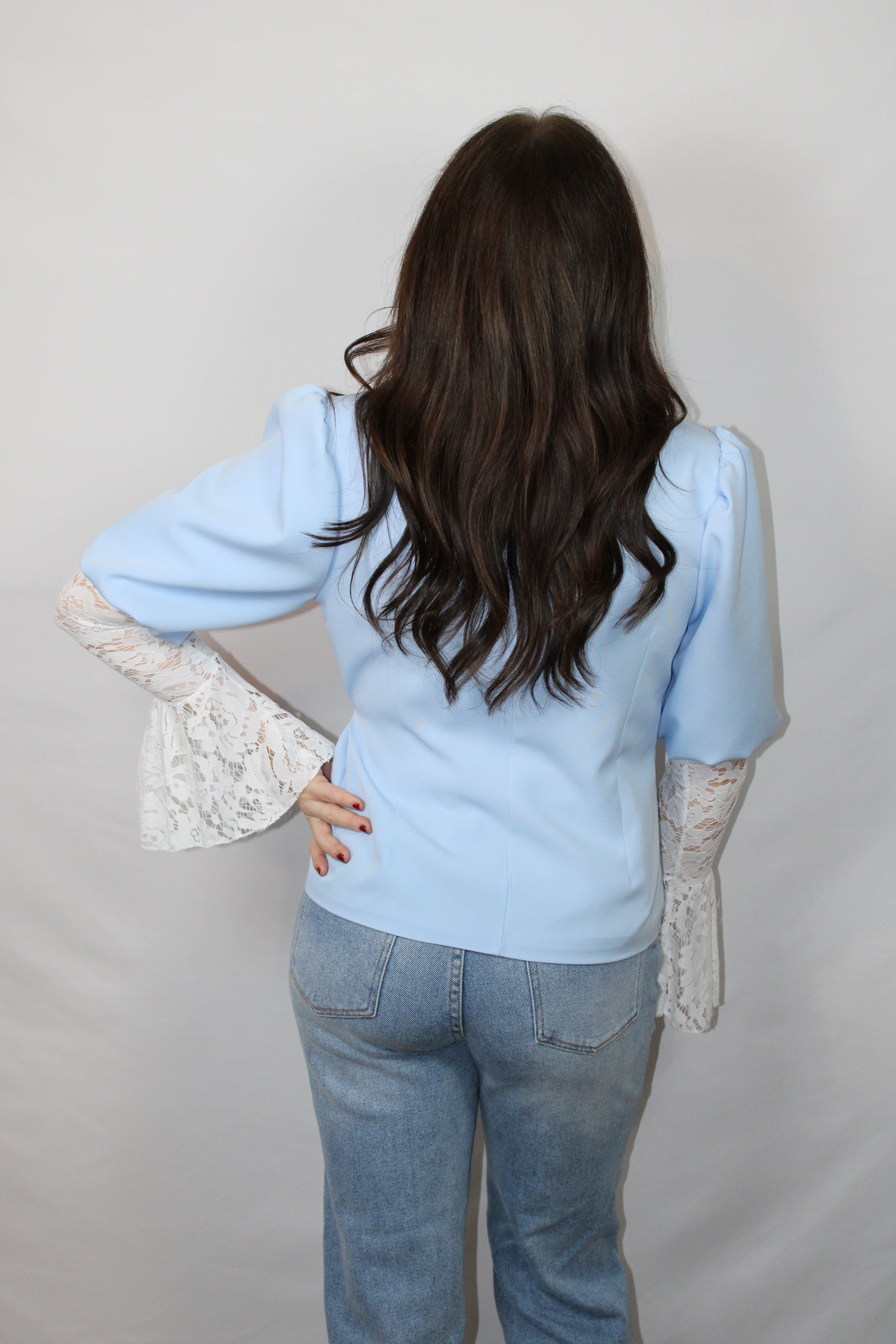 Stijlvolle lichtblauwe wrap blazer met pofmouwen | Myjewellen