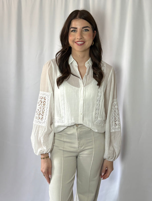 Livia witte blouse met borduursels – elegante dames blouse | Myjewellen