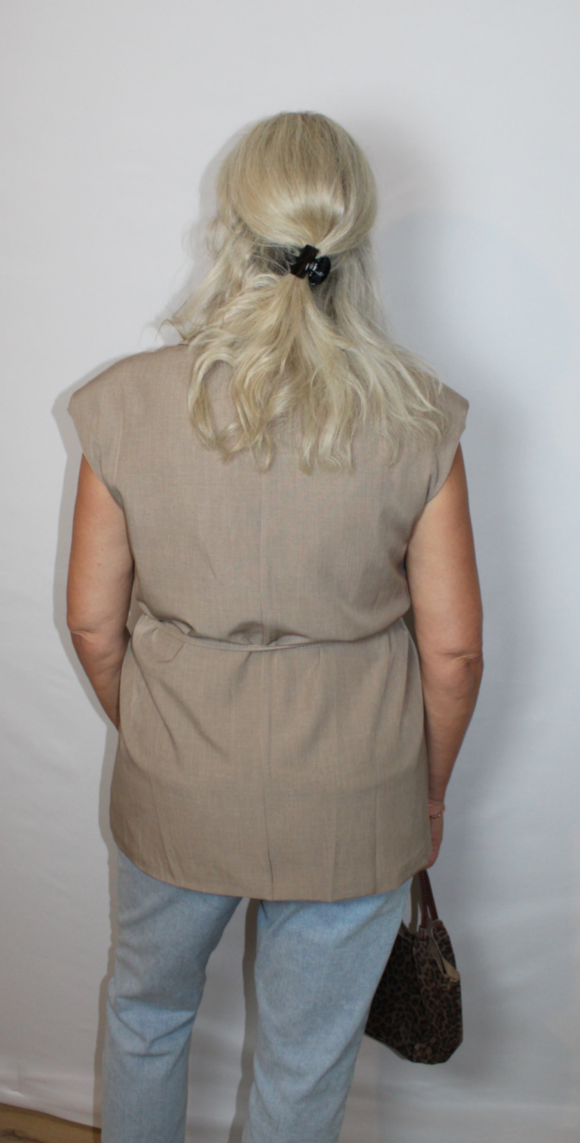 Gilet Lola beige | elegante tailored fit gilet voor dames | Myjewellen