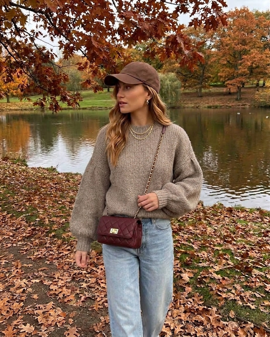 Senna Trui Taupe van Myjewellen met de Colette Bag.