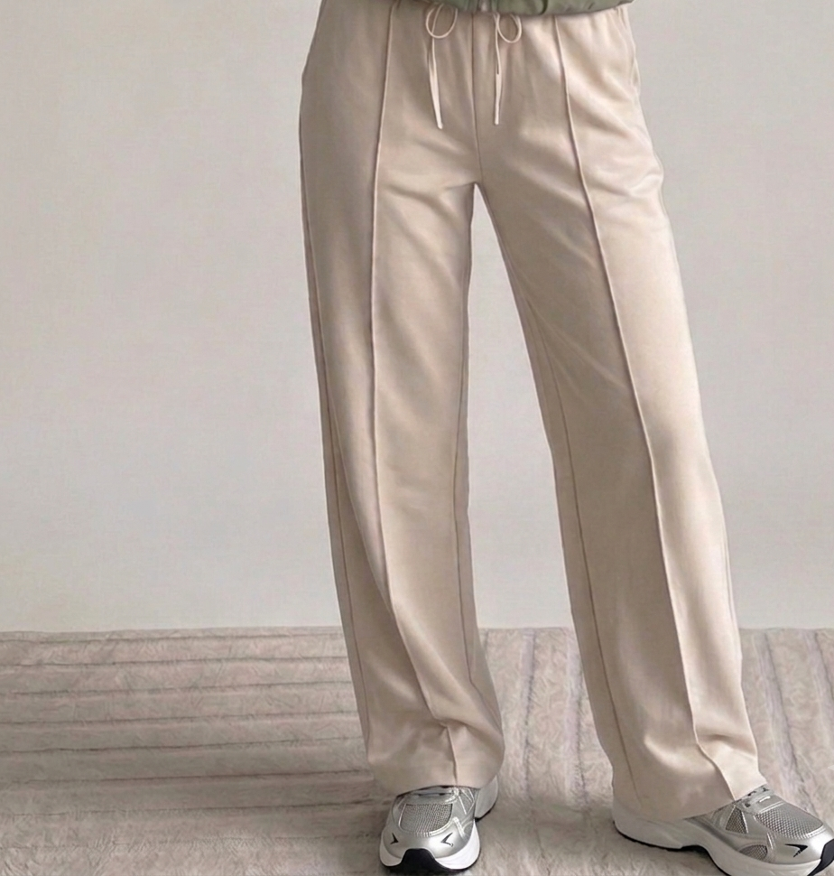 Comfortabele beige dames comfy pants met wijde pijpen en elastische taille van Myjewellen.