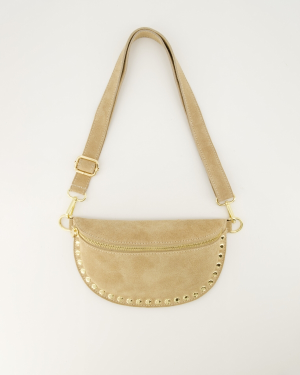 Kleine beige suède dames crossbody tas Levi met studs van Myjewellen
