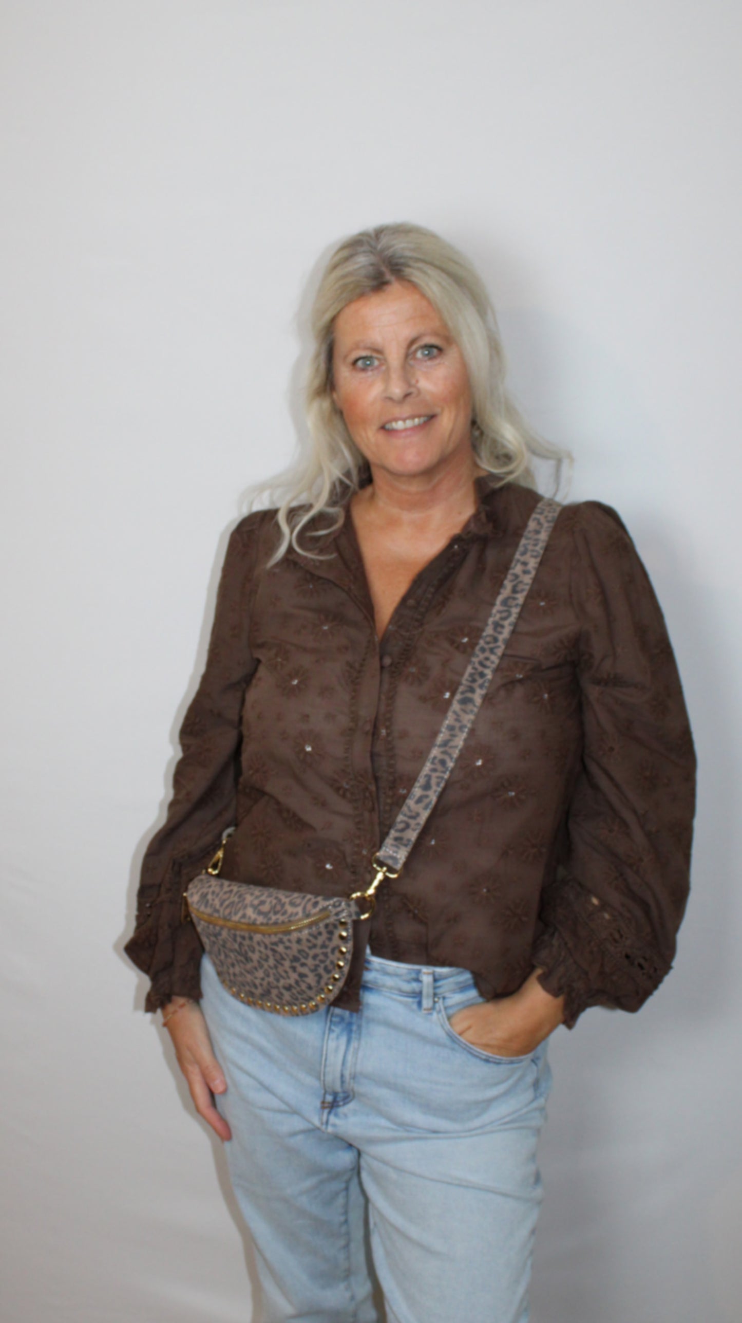 Blouse Jasmijn brown – bruine katoenen dames blouse met relaxed fit | Myjewellen