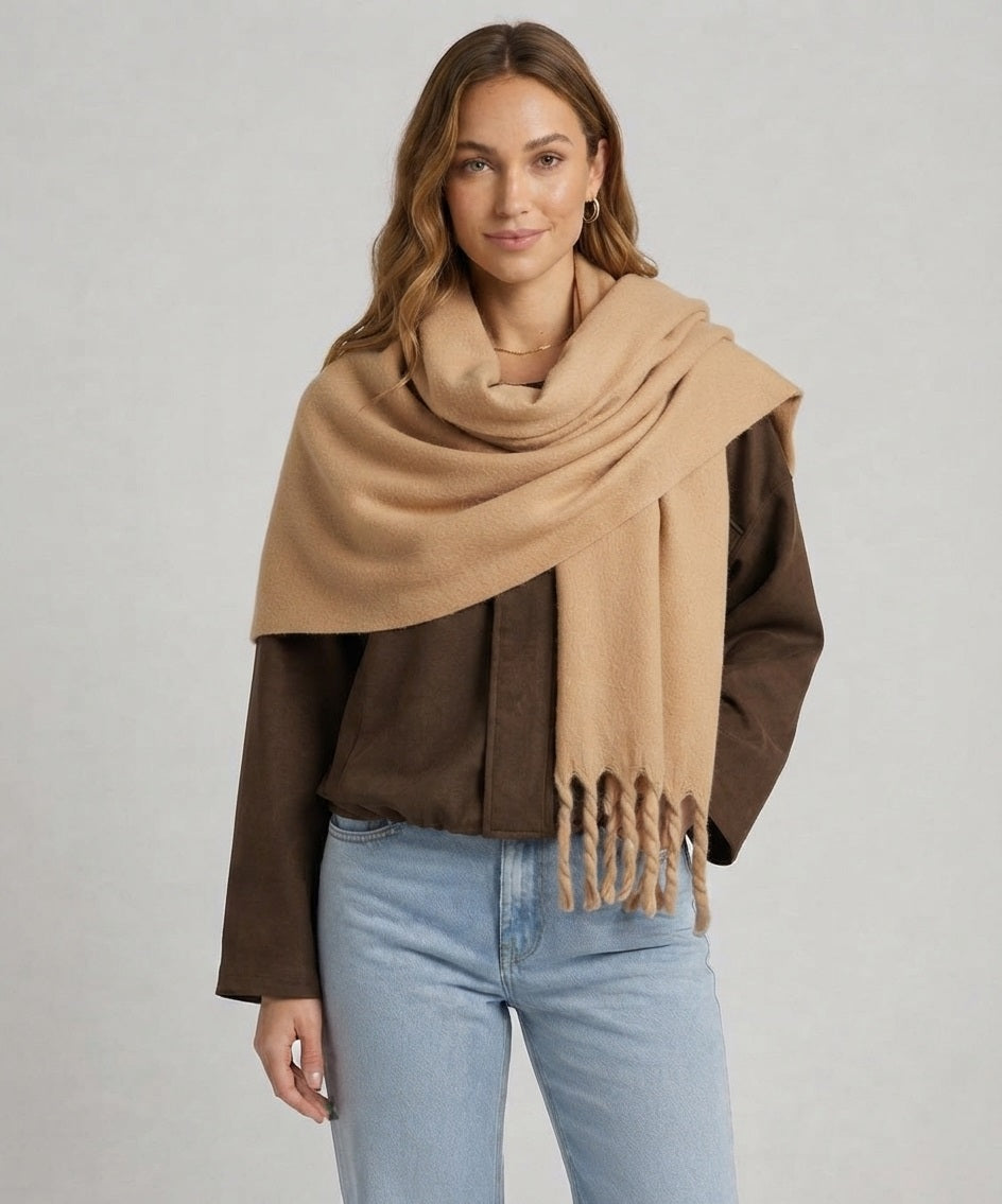 Lange en heerlijk zachte effen camel dames wintersjaal van Myjewellen.