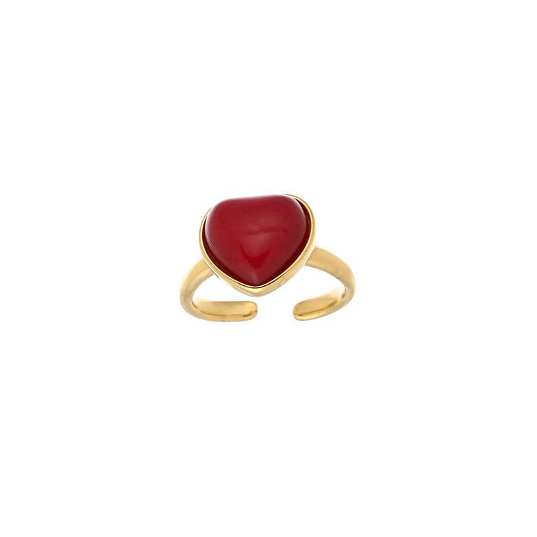 Gedetailleerde productfoto van de verstelbare goud/rode hartjes ring van roestvrij staal.