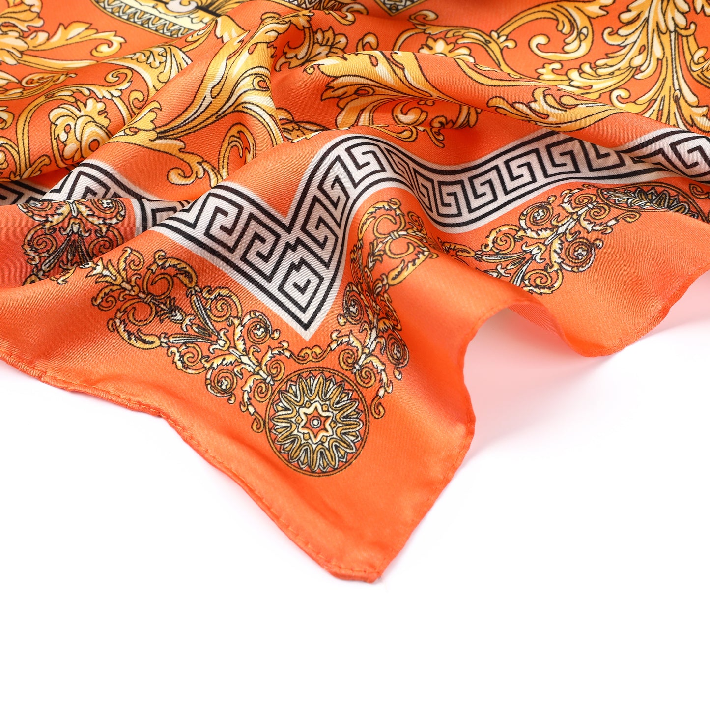 Oranje satijnen sjaal voor dames, te dragen als trendy haarsjaaltje of kleurrijk neksjaaltje van Myjewellen.