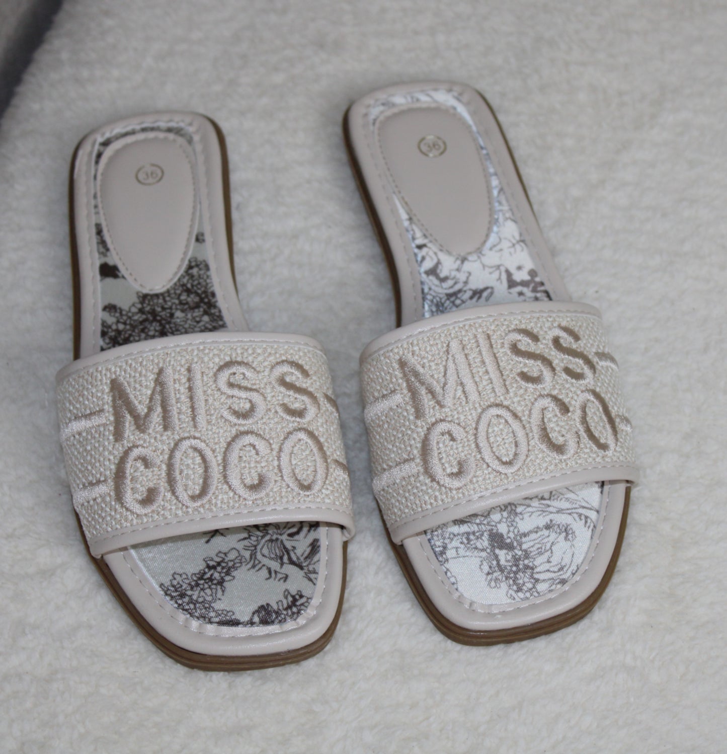Zomerse slippers beige