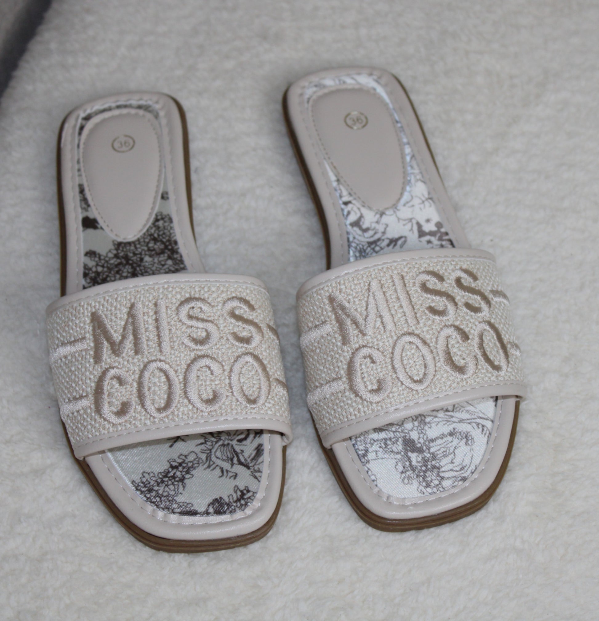 Zomerse slippers beige
