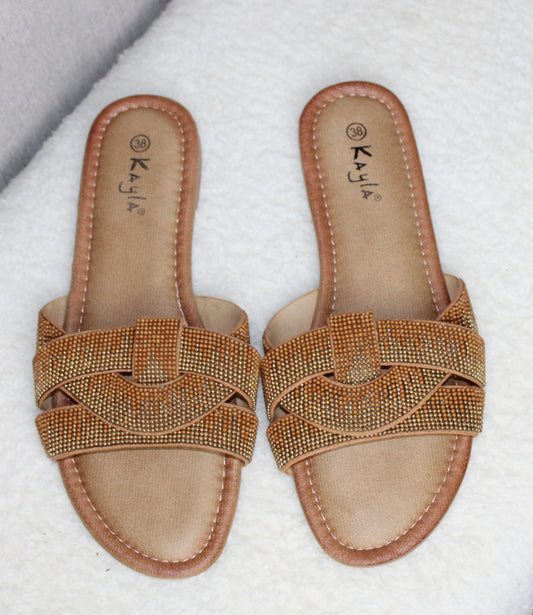 stijlvolle camel slipper voor zomeroutfits | Myjewellen