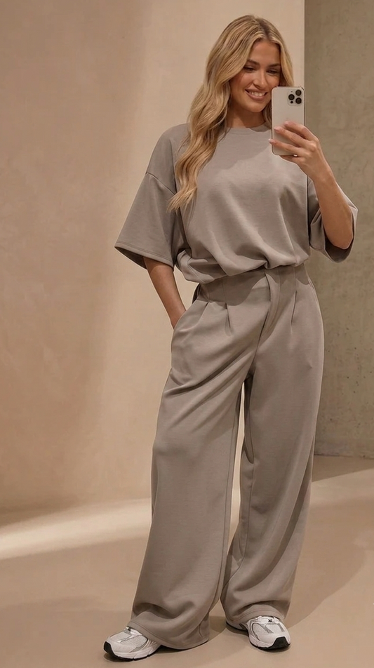 Taupe 2-delige dames set met losse top en wijde broek, comfortabele en stijlvolle co-ord outfit voor dagelijks gebruik