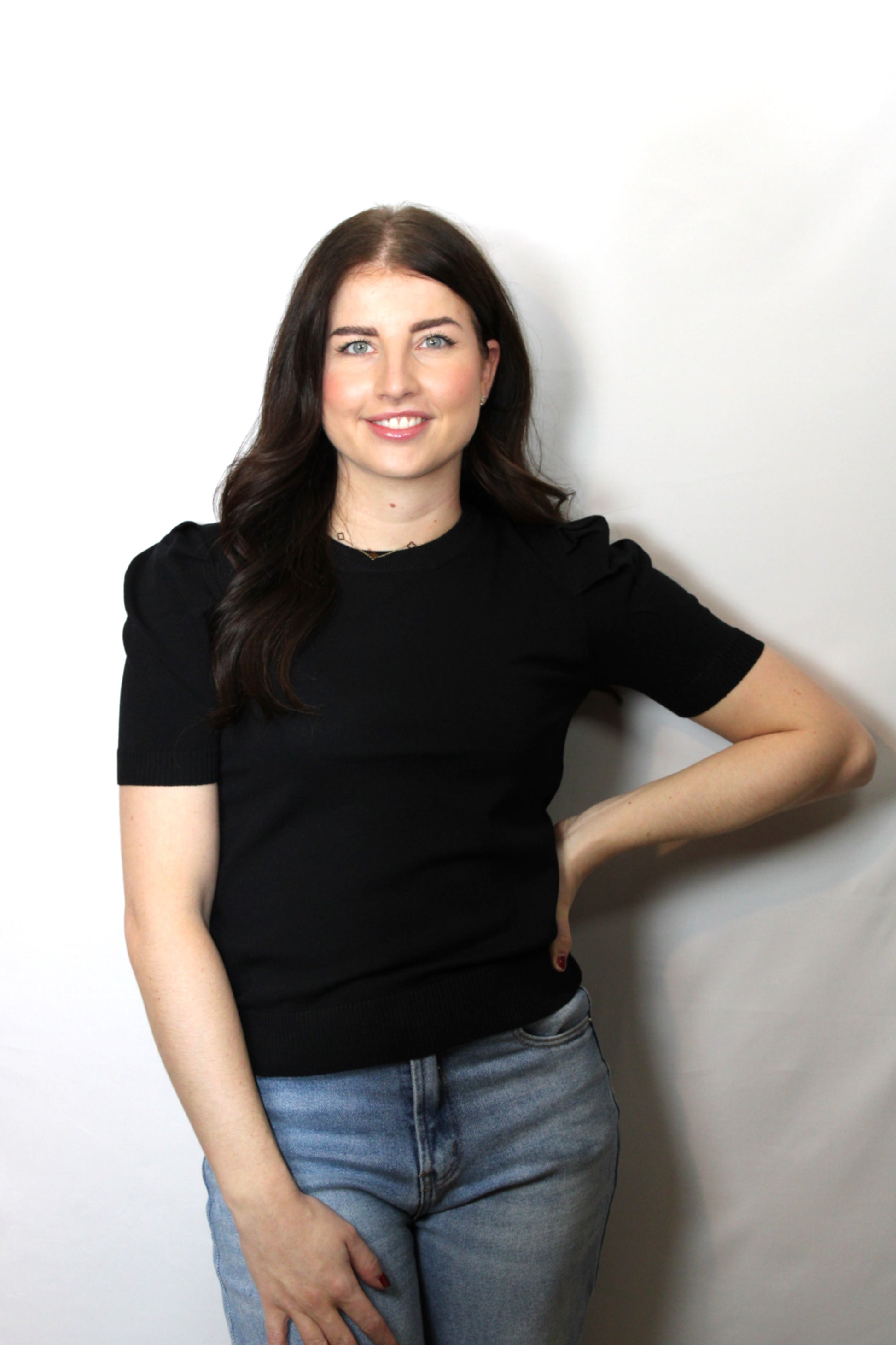 Zwart T-shirt met pofmouw, dames top met korte mouw en speelse details, Myjewellen